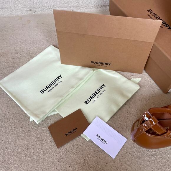 Burberry Brown Patent Leather Dill Kitten Heel Ankle Cuff Pumps Heels 38 Satin - Picture 3 of 14